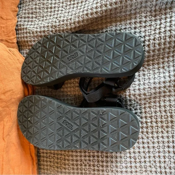 Teva midform black women’s sandals. Size 10 women. - Picture 4 of 4